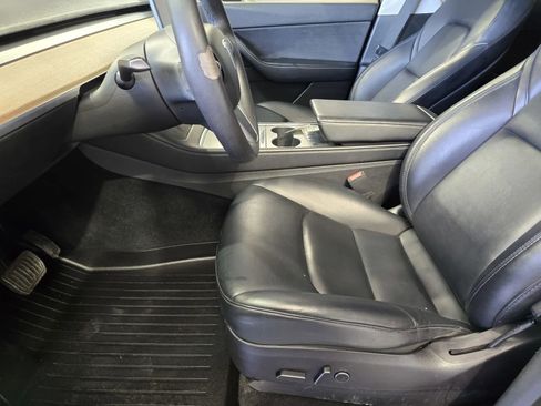 Used 2022 Tesla Model Y Long Range image 14