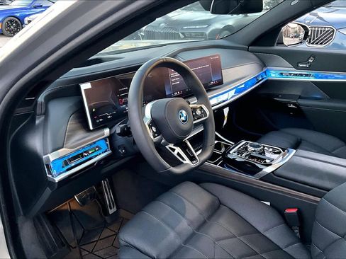 Used 2025 BMW i7 xDrive60 image 16