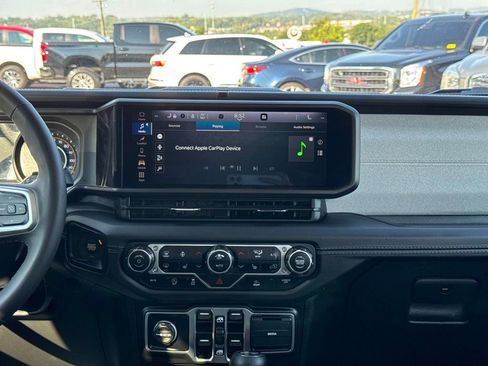 Used 2025 Jeep Wrangler Unlimited Sahara AWD/4WD image 17