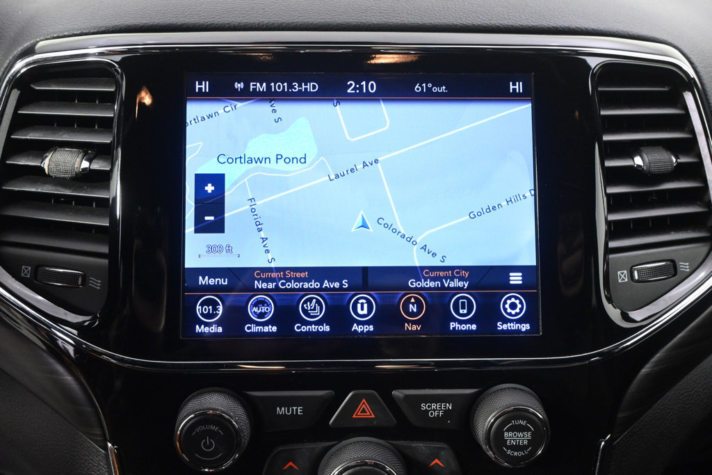 Used 2020 Jeep Grand Cherokee Altitude AWD/4WD image 29