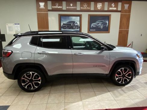 Used 2023 Jeep Compass Limited AWD/4WD image 5