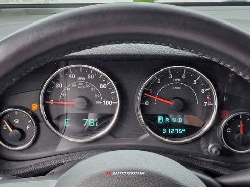 Used 2018 Jeep Wrangler Unlimited Sahara w/ Connectivity Group image 15