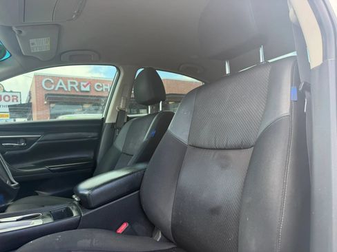 Used 2017 Nissan Altima 2.5 SR w/ Midnight Edition Package FWD image 8