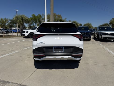 Used 2023 Kia Sportage EX image 5