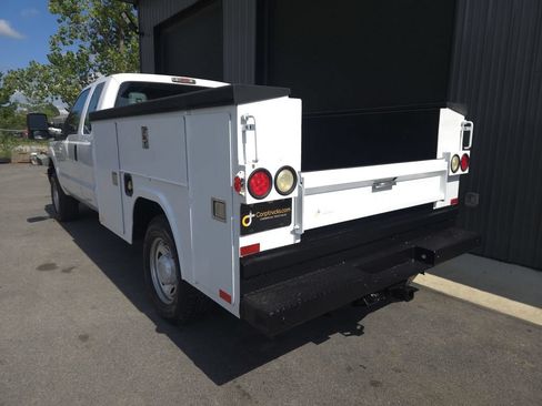 Used 2015 Ford F250 XL w/ Power Equipment Group AWD/4WD image 3