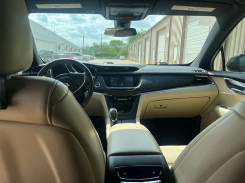 Used 2017 Cadillac XT5 Luxury w/ Driver Awareness Package FWD image 5