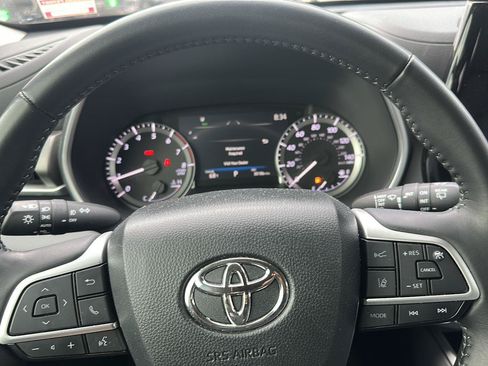 Used 2023 Toyota Highlander XLE AWD/4WD image 17