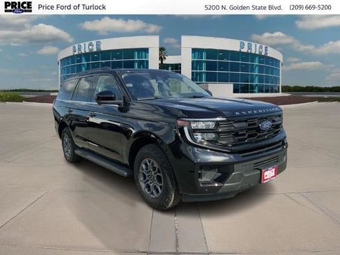 Certified 2025 Ford Expedition Active RWD image 3