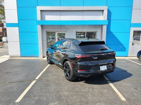 Used 2024 Chevrolet Equinox EV RS image 4