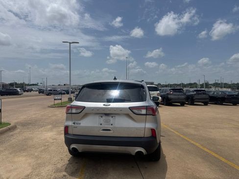 Used 2020 Ford Escape SE FWD image 18