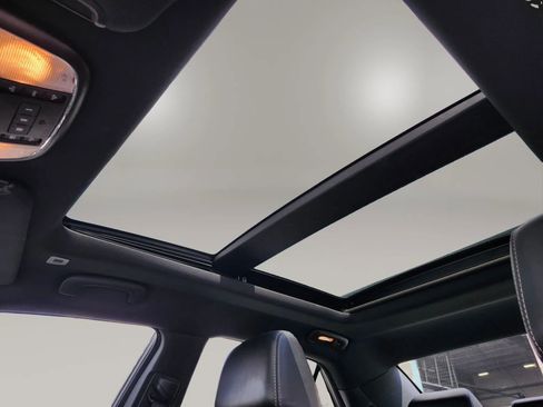 Used 2017 Chrysler 300 S w/ 300S Premium Group image 24