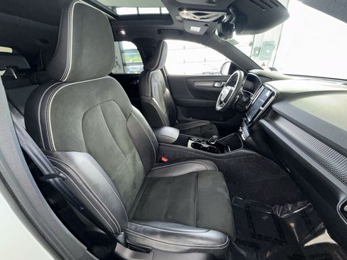 Used 2020 Volvo XC40 T5 R-Design AWD/4WD image 27