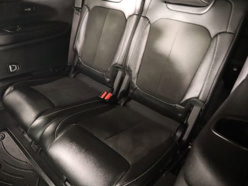 Used 2024 Jeep Grand Cherokee L Laredo RWD image 13