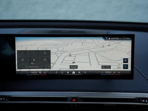 Used 2024 BMW iX xDrive50 w/ Premium Package image 30