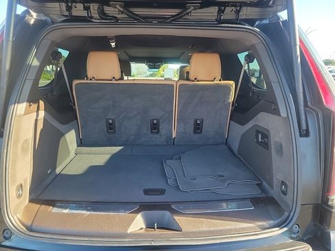 Used 2022 Cadillac Escalade ESV Premium Luxury image 8
