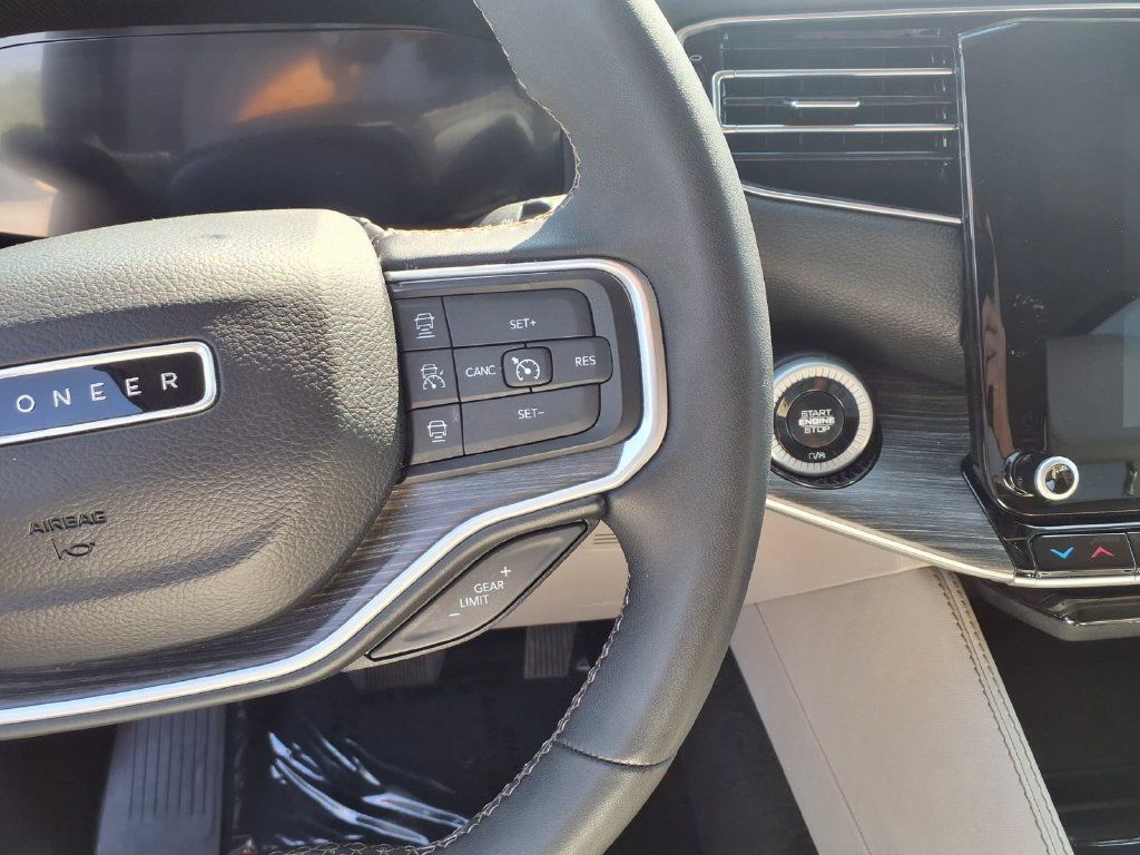 Used 2024 Jeep Wagoneer Series III AWD/4WD image 18