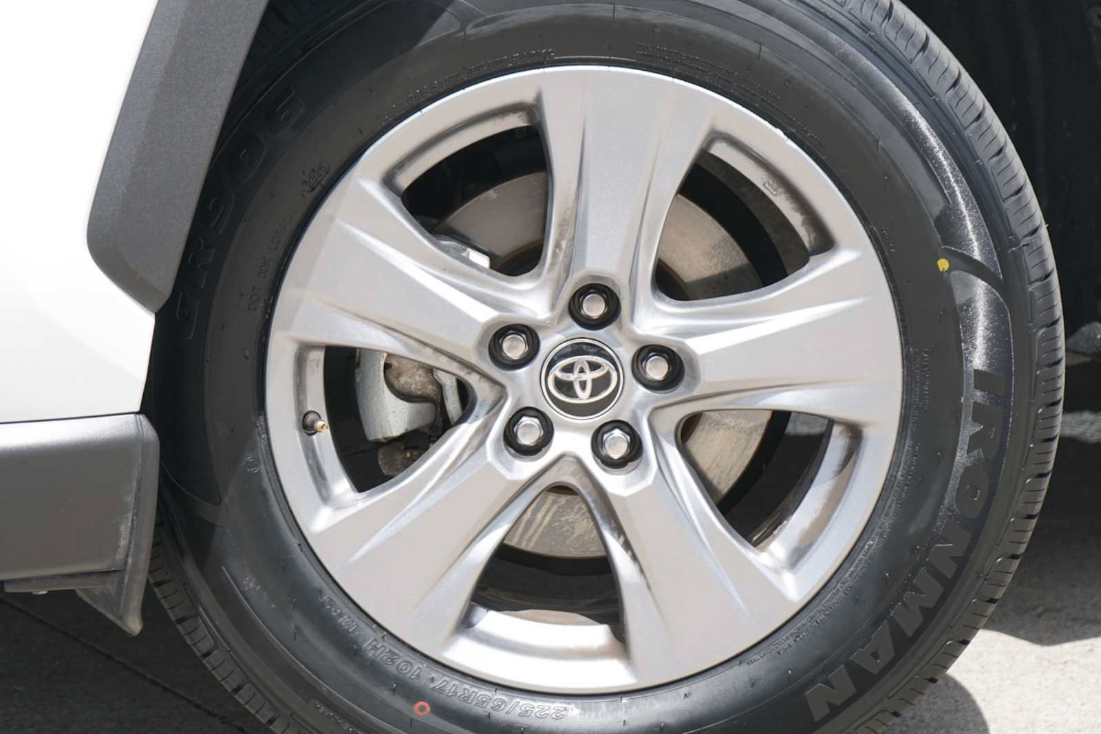 Used 2025 Toyota RAV4 XLE FWD image 2