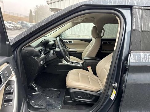 Certified 2022 Ford Explorer XLT w/ Equipment Group 202A image 17