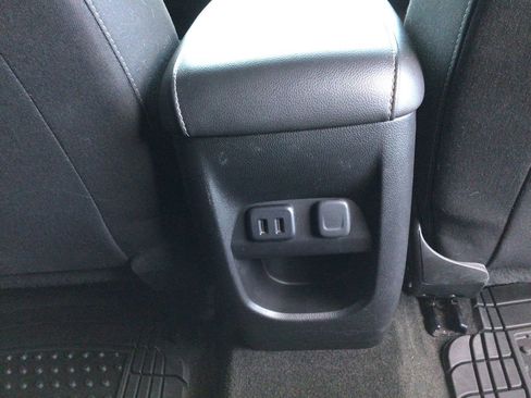 Used 2017 GMC Canyon SLE w/ SLE Convenience Package image 12