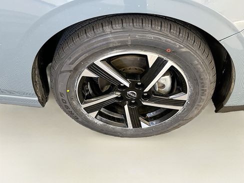 Used 2024 Nissan Sentra SV FWD image 11