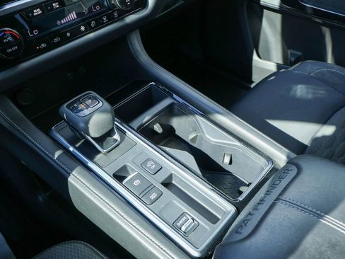 Used 2023 Nissan Pathfinder SV image 16