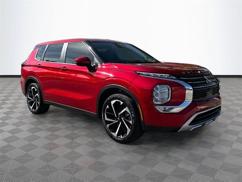 Used 2024 Mitsubishi Outlander SE image 4