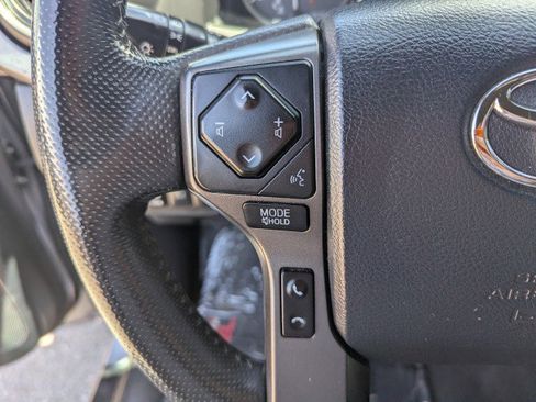 Used 2018 Toyota Tacoma TRD Off-Road AWD/4WD image 12