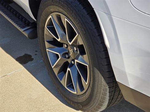 Used 2021 Chevrolet Suburban Z71 w/ Z71 Off-Road Package image 7