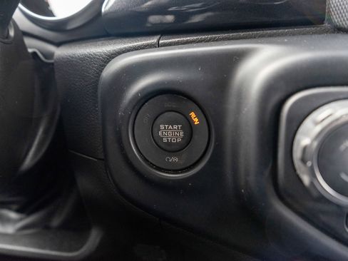 Used 2022 Jeep Wrangler Unlimited Sahara AWD/4WD image 22