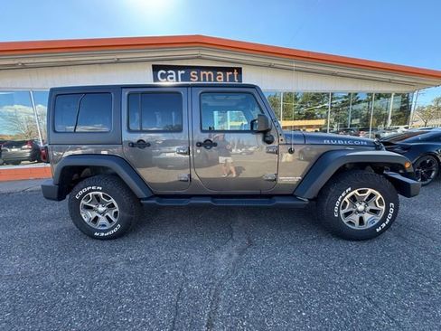 Used 2017 Jeep Wrangler Unlimited Rubicon w/ Cold Weather Group AWD/4WD image 8