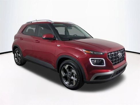 Used 2025 Hyundai Venue Limited FWD image 2