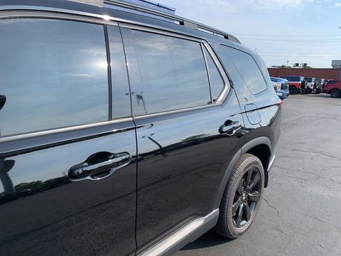 Used 2025 Honda Pilot Black Edition image 11