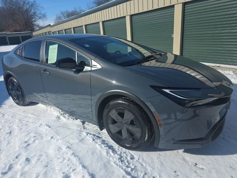 Used 2024 Toyota Prius LE image 8