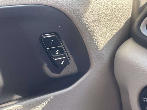 Used 2024 Chrysler Pacifica Touring-L FWD image 24