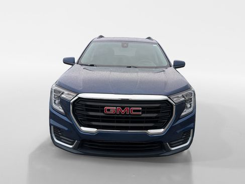 Used 2022 GMC Terrain SLE w/ Driver Convenience Package FWD image 4