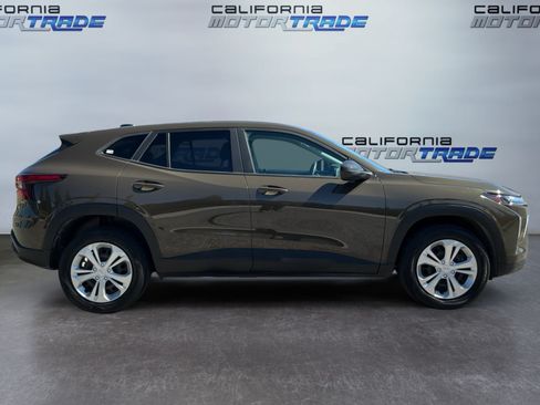 Used 2024 Chevrolet Trax LS FWD image 4