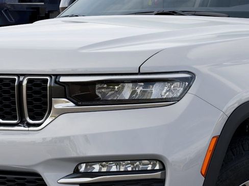 New 2025 Jeep Grand Cherokee Limited w/ Trailer Tow Package AWD/4WD image 10