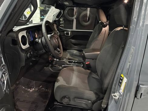 Used 2024 Jeep Wrangler Unlimited Sport AWD/4WD image 12