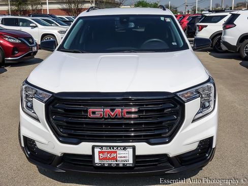 Used 2024 GMC Terrain SLE w/ Elevation Edition FWD image 6