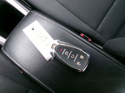 Used 2018 Chevrolet Cruze LT w/ Convenience Package image 23