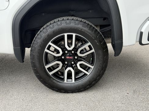 Used 2024 GMC Sierra 1500 AT4 w/ AT4 Premium Package AWD/4WD image 10