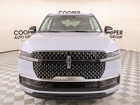 New 2025 Lincoln Navigator Reserve image 9