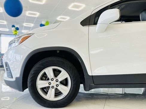 Used 2019 Chevrolet Trax LT w/ LT Convenience Package image 13