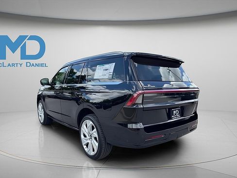 New 2025 Lincoln Navigator Reserve image 5