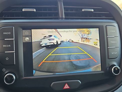 Used 2025 Kia Soul LX w/ LX Technology Package FWD image 25