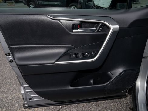 Used 2019 Toyota RAV4 XLE Premium image 13