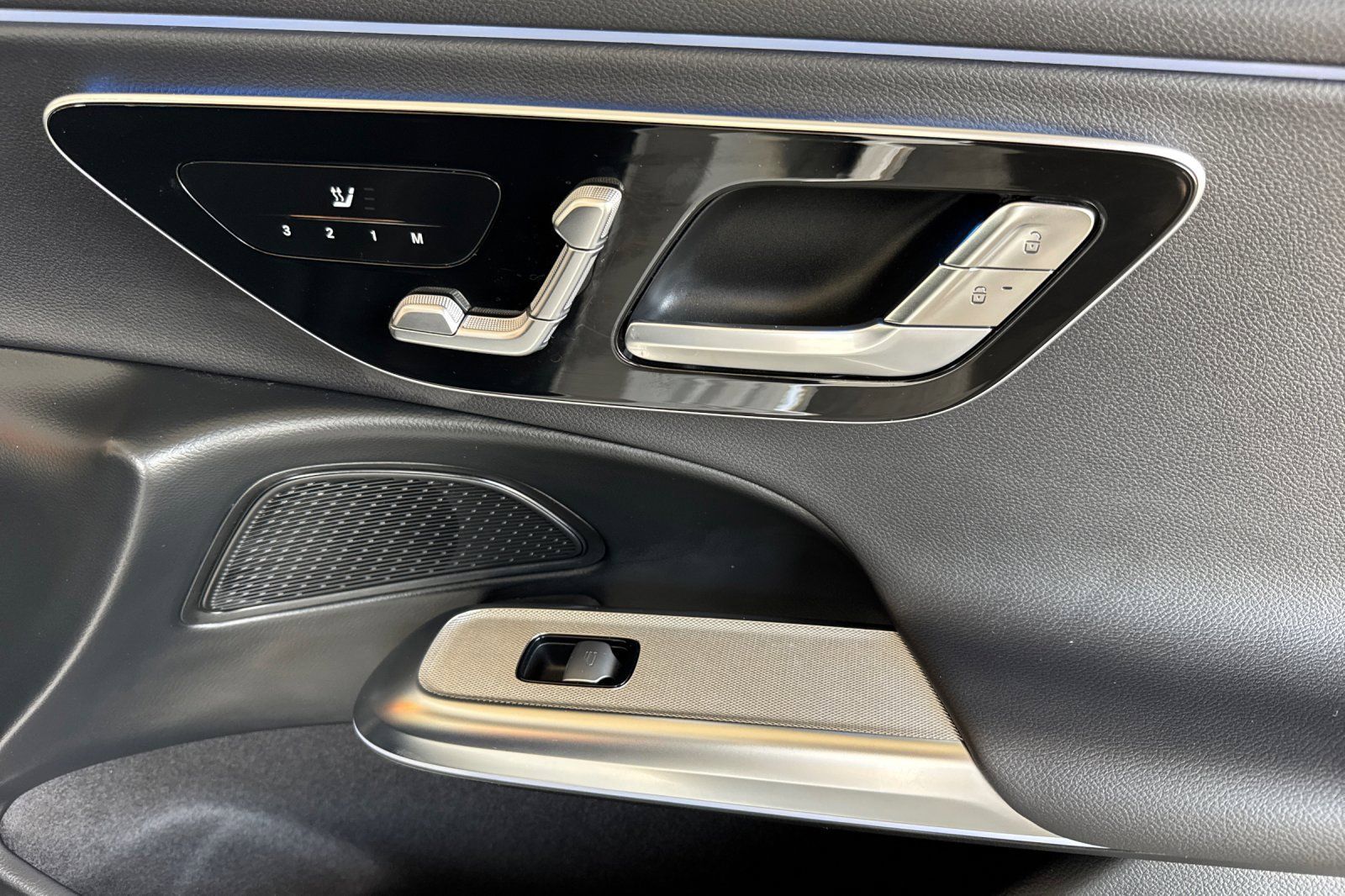 Certified 2025 Mercedes-Benz E 350 4MATIC Sedan image 21