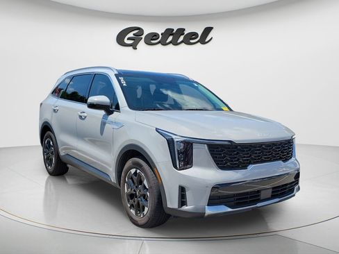 Used 2025 Kia Sorento S w/ Panoramic Sunroof Package FWD image 4