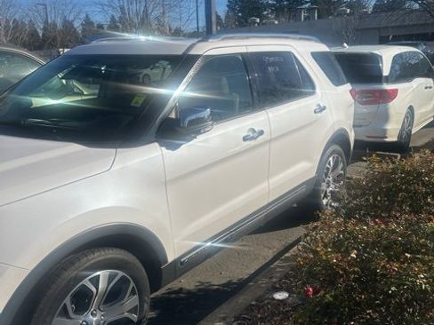 Used 2019 Ford Explorer Limited w/ Limited Luxury Package image 4