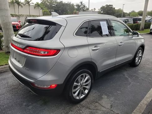 Used 2017 Lincoln MKC Select w/ Select Plus Package FWD image 3